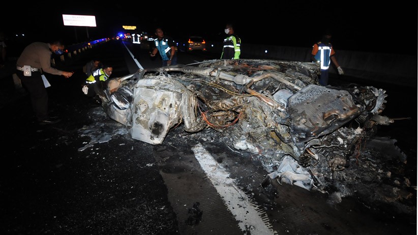Tabrakan Beruntun di Jalan Tol Kartasura-Boyolali, 1 Mobil Hangus Terbakar - Bagian 1
