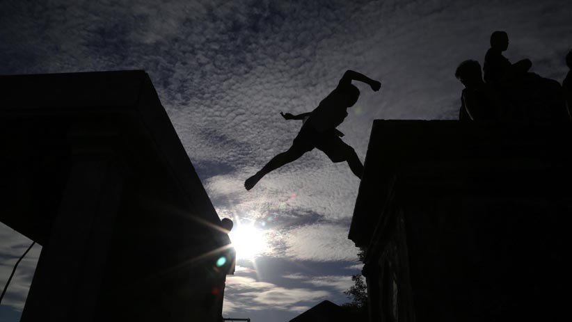 Makam Belanda Peneleh Dijadikan Arena Bermain Parkour - Bagian 4