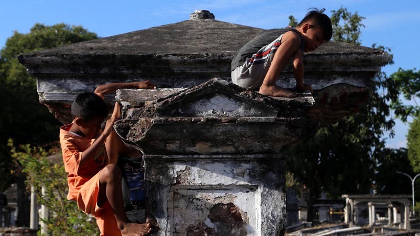 Makam Belanda Peneleh Dijadikan Arena Bermain Parkour - Bagian 5