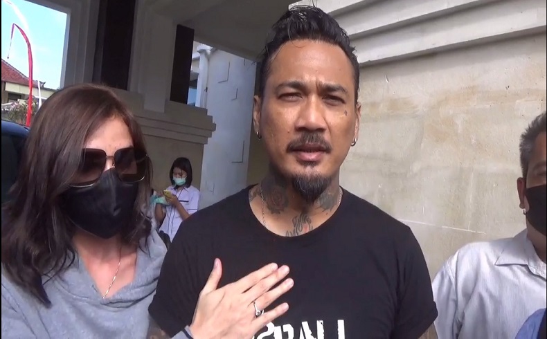 title Mengejutkan! Pengakuan Jerinx Alami Gejala Covid-19: Demam Luar Biasa Mengejutkan! Pengakuan Jerinx Alami Gejala Covid-19: Demam Luar Biasa