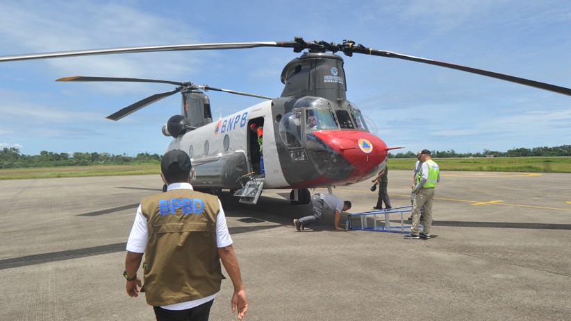 BNPB Kerahkan Helikopter Chinook Distribusikan APD dan Logistik Bencana Alam - Bagian 2