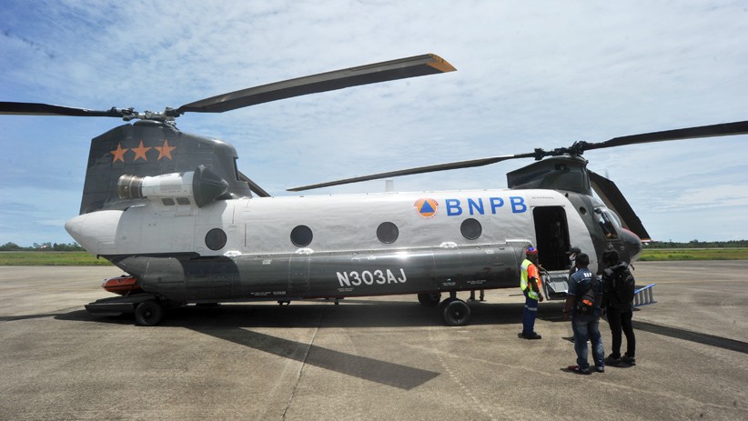 BNPB Kerahkan Helikopter Chinook Distribusikan APD dan Logistik Bencana Alam - Bagian 1