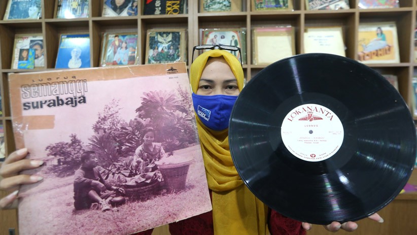 Melihat Koleksi Musik Lawas Berbentuk Piringan Hitam Milik RRI Surabaya - Bagian 3