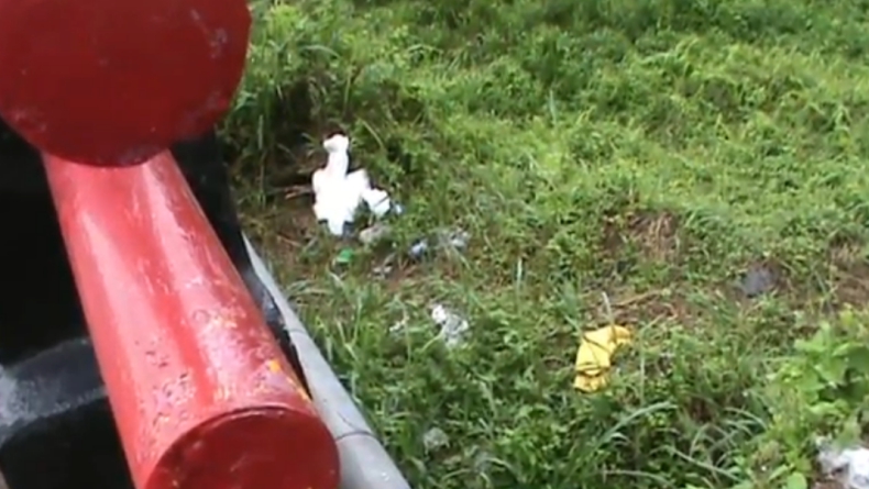 Duh, Sampah APD Dibuang di Sungai Kelekar Prabumulih