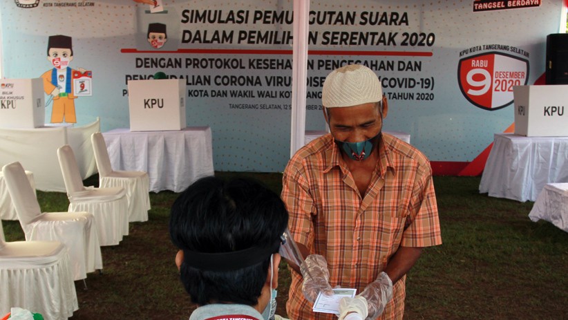 Pemungutan Suara Pilkada 2020, Petugas KPPS Dilengkapi Alat Pelindung Diri - Bagian 3