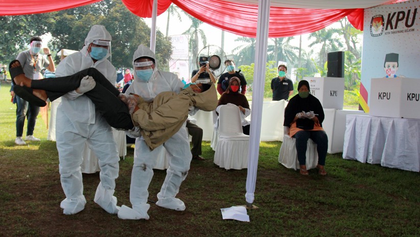 Pemungutan Suara Pilkada 2020, Petugas KPPS Dilengkapi Alat Pelindung Diri - Bagian 1