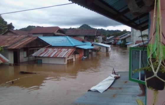 Jembatan Gantung di Melawi Roboh Diterjang Banjir