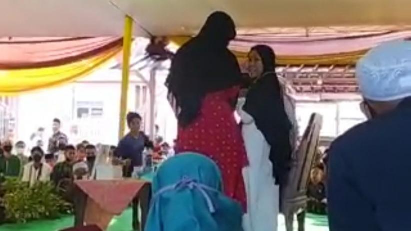 Detik-Detik Syekh Ali Jaber Ditusuk Orang Tak Dikenal saat Tablig di Bandar Lampung