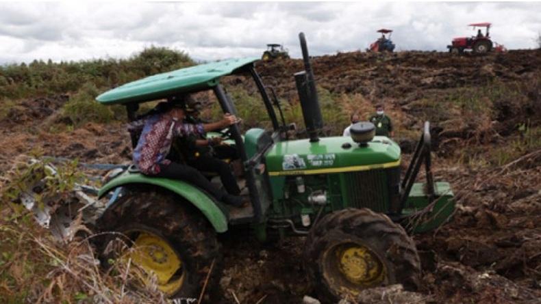 Tinjau Food Estate di Humbahas, Traktor Mentan dan Wagub Sumut Nyaris Terbalik
