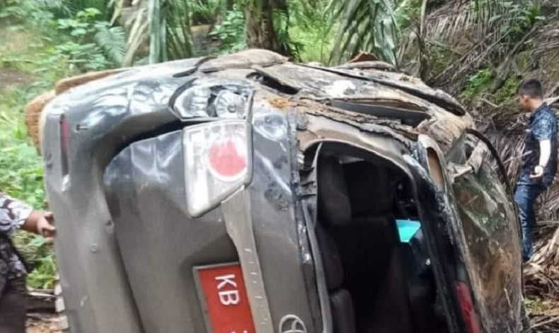 Mobil Masuk Jurang, Ketua DPRD Sintang Selamat