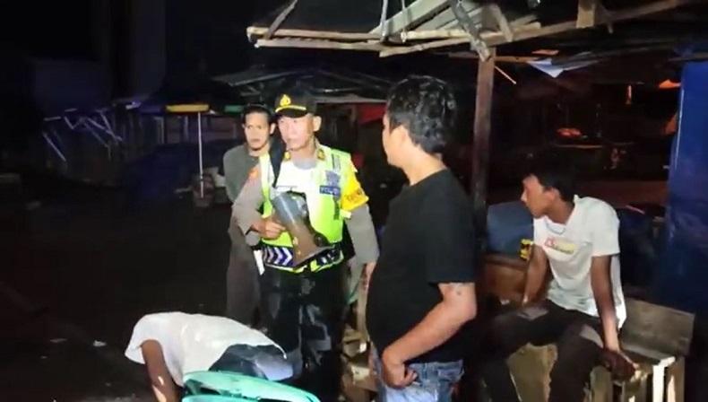 Razia Keamanan dan Covid-19, 4 Pemuda di Pangkalpinang Kedapatan Minum Miras di Pasar