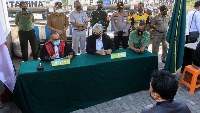 Tindak Tegas, Pelanggar Protokol Kesehatan Sidang di Tempat dan Bayar Rp150.000 - Bagian 1