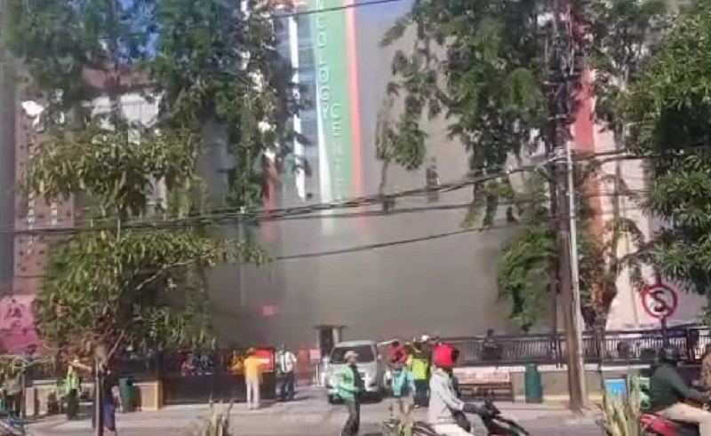 title Basemen Diagnostic Center RSUD Dr Soetomo Terbakar, Dirut: Gedung Utama Aman Basemen Diagnostic Center RSUD Dr Soetomo Terbakar, Dirut: Gedung Utama Aman
