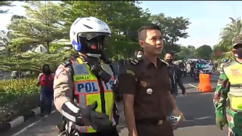 Terjaring Razia Masker di Surabaya, Oknum Jaksa Ini Malah Ngeloyor Pergi