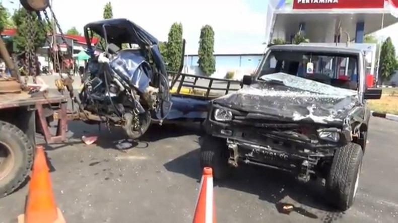 Tabrakan Mobil Pikap dan Taft di Ponorogo, 1 Pengemudi Tewas di Lokasi dan 1 Luka Parah