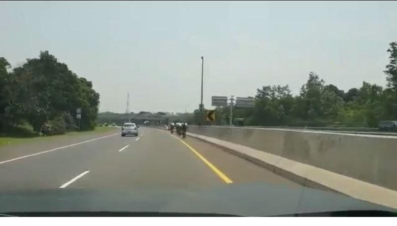 Viral Sekelompok Sepeda Masuk Jalan Tol Jagorawi dan Lawan Arah