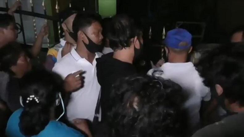 Geger, Warga Minta Rumah di Medan Dibongkar karena Diduga Jadi Lokasi Penguburan Mayat