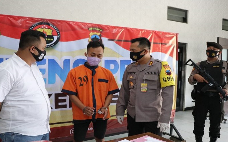 Modal Mobil Gadaian, Bakul Ayam Geprek Ajak Pacar ke Hotel untuk Diperkosa