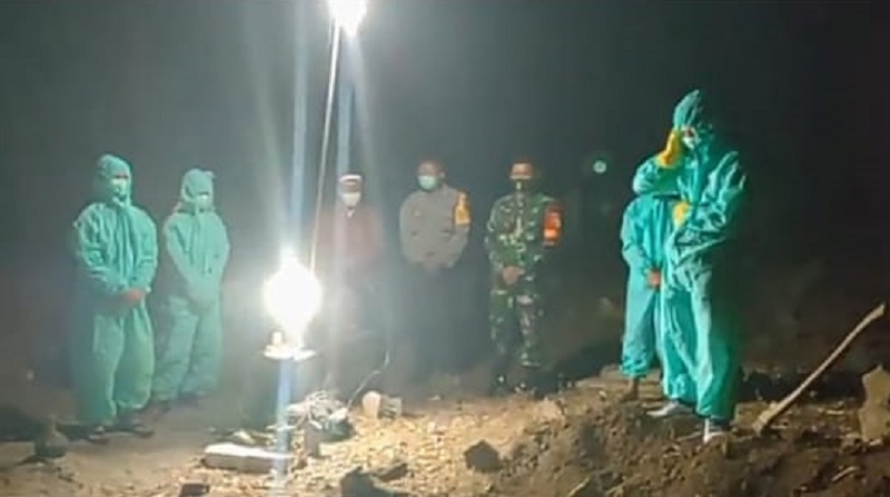 Viral, Warga Adang Ambulans Pembawa Jenazah Suspect Covid-19 di Madiun