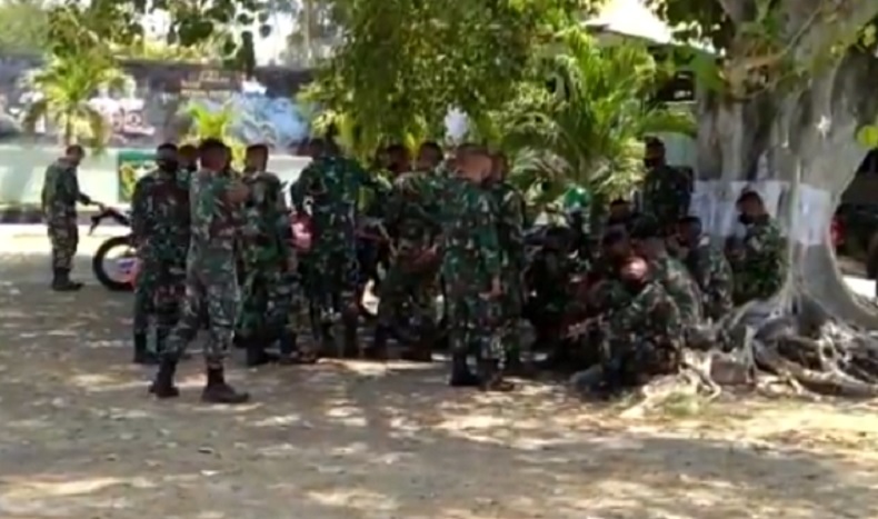 title 19 Prajurit TNI di Ende Positif Covid-19, 27 Orang Jalani Tes Swab 19 Prajurit TNI di Ende Positif Covid-19, 27 Orang Jalani Tes Swab