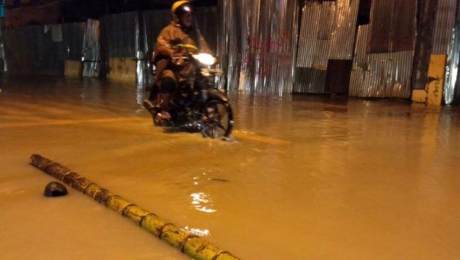 Banjir-Longsor akibat Hujan Deras Terjang Sorong, Ibu dan Anak Tewas tertimbun