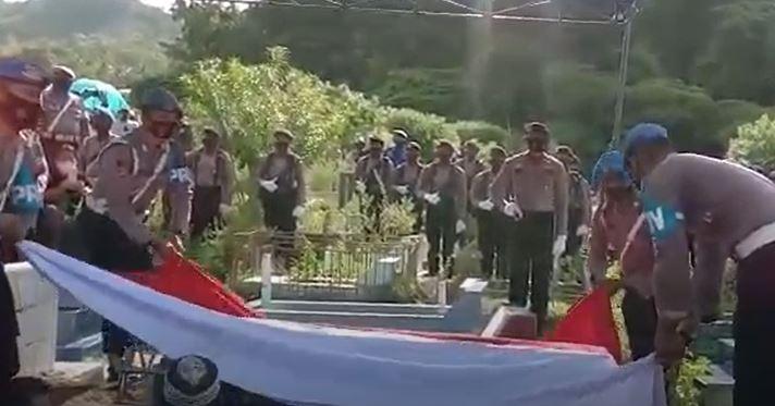 Jenazah Bripka Christin Batfeny yang Ditabrak Wabup Yalimo Dimakamkan