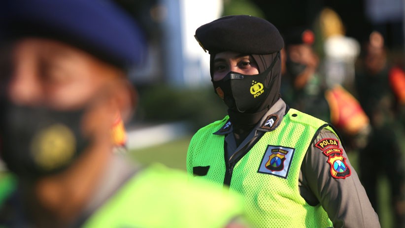 Gubernur Khofifah Lepas Tim Pemburu Pelanggar Protokol Kesehatan - Bagian 4