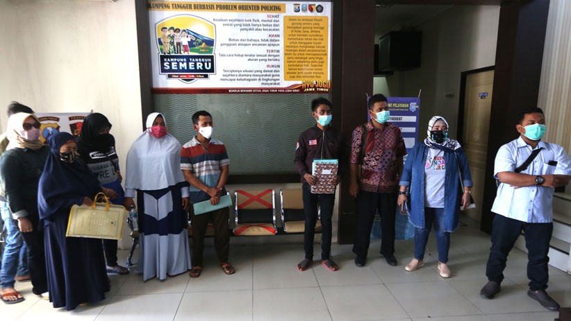 Investasi Bansos Fiktif hingga Rp3 Miliar, Warga Jombang Dilaporkan ke Polisi - Bagian 4