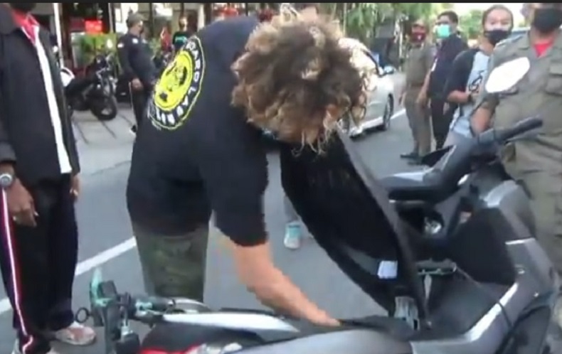 Dihentikan karena Tak Pakai Masker, Turis di Bali Ini Marah-Marah ke Petugas