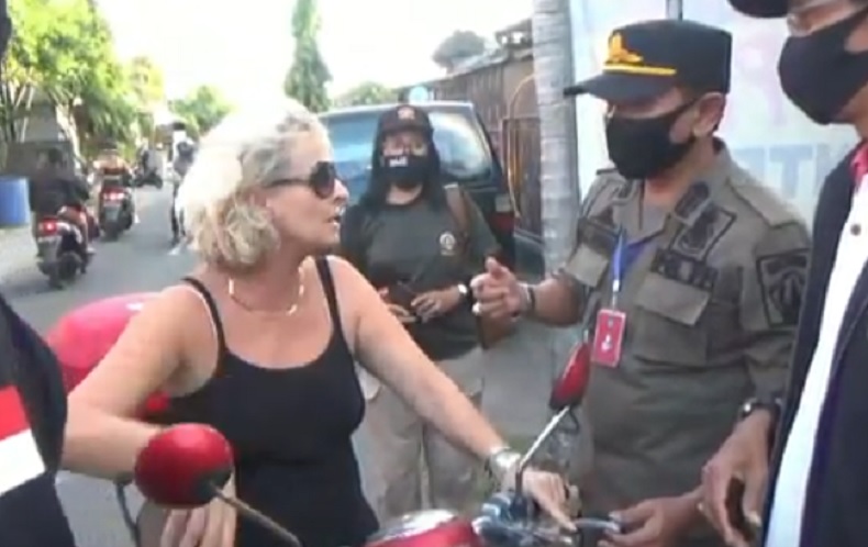 Satpol PP Bali Tindak 38 Bule Pelanggar Prokes, Total Denda Rp11 Juta