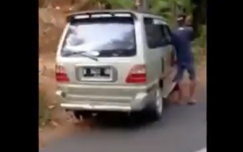 title Tak Tahu Jalan, 3 Begal Tinggalkan Mobil Curian di Kawasan Hutan Gunung Lio Brebes Tak Tahu Jalan, 3 Begal Tinggalkan Mobil Curian di Kawasan Hutan Gunung Lio Brebes