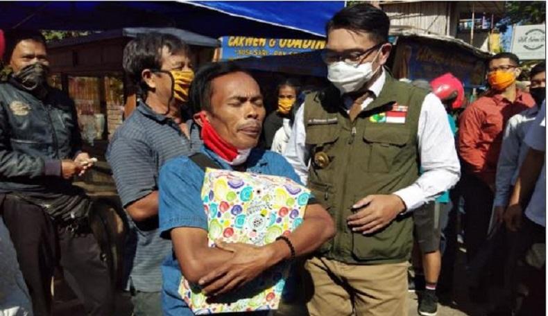 Hadiahi HP Usai Viralkan Odading, Ridwan Kamil: Ade Londok S3 Marketing