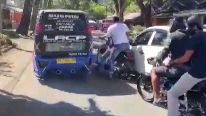Bak Film Action, Polisi Kejar-kejaran dengan Sopir Angkot Bertato di Padang