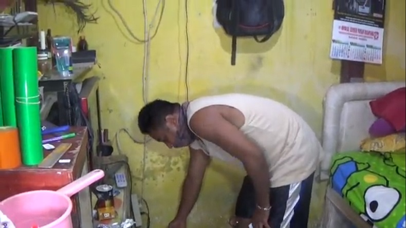 title Kamar Kos Debt Collector di Makassar Dibobol Maling, Uang Rp98 Juta Hilang Kamar Kos Debt Collector di Makassar Dibobol Maling, Uang Rp98 Juta Hilang