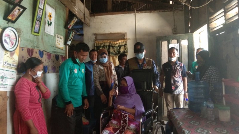 Cerita Nenek di Pesisir Selatan yang 12 Tahun Lumpuh dan Ingin Punya Kursi Roda