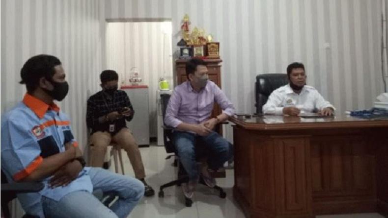 Salut, Tukang Parkir di Makassar Temukan Rp24 Juta di Jalan lalu Cari Pemiliknya