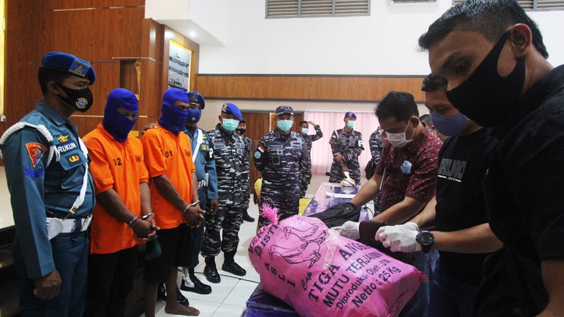 TNI AL Gagalkan Penyelundupan 10,7 Kg Sabu dari Malaysia - Bagian 1
