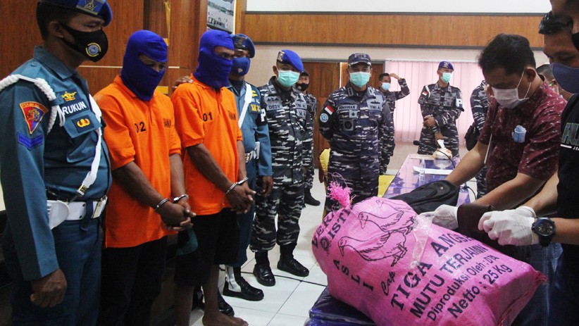 TNI AL Gagalkan Penyelundupan 10,7 Kg Sabu dari Malaysia - Bagian 2