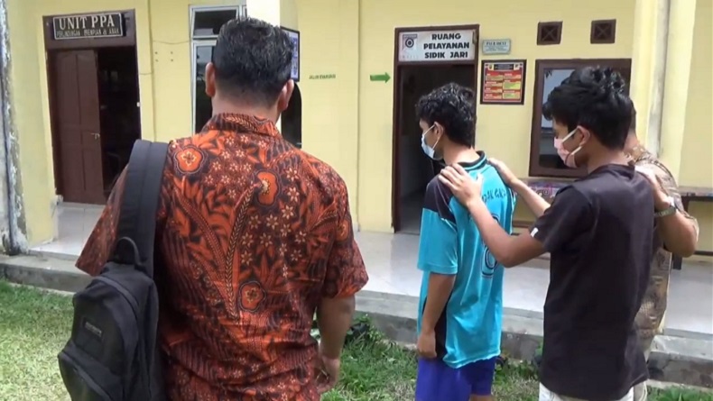 title Pencabulan Bocah 6 Tahun di Simalungun, Kakak Adik Lecehkan Korban Bersama-sama Pencabulan Bocah 6 Tahun di Simalungun, Kakak Adik Lecehkan Korban Bersama-sama