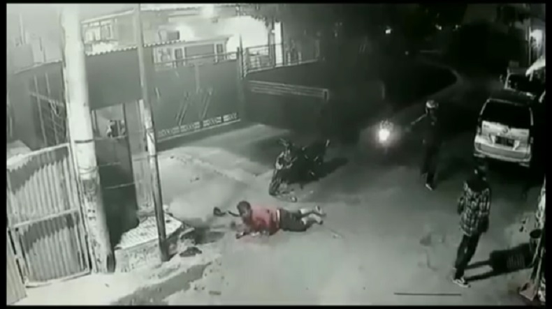 Gagal Robohkan Tenda Warkop, 3 Pemuda Mabuk Ini Keroyok Pembeli hingga Babak Belur