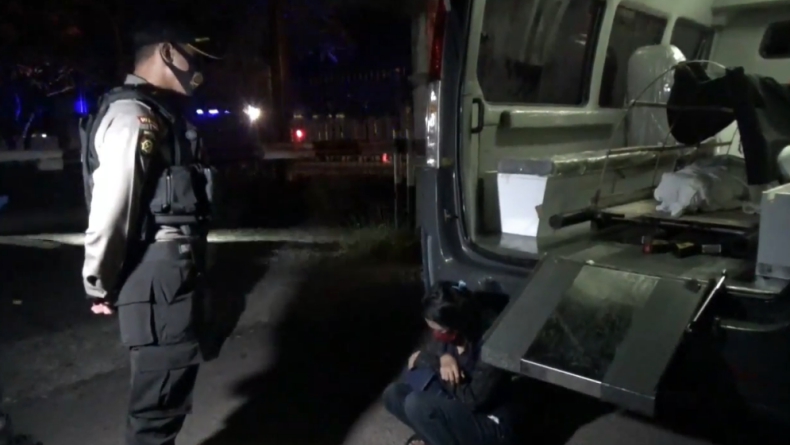 Dimasukkan ke Ambulans Bareng Pocong, PSK di Cilegon Nangis saat Dengar Salawat