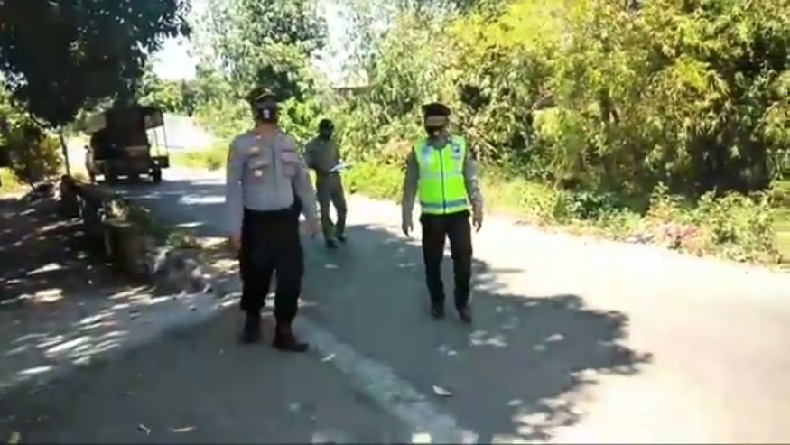 Razia Masker di Pasuruan Masuk Kampung, Petani dari Sawah Disanksi Bersihkan Masjid