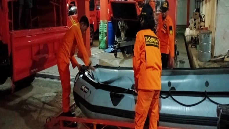 title Penumpang Jatuh sebelum Kapal Sandar di Dermaga Merauke, Tim SAR belum Temukan Korban Penumpang Jatuh sebelum Kapal Sandar di Dermaga Merauke, Tim SAR belum Temukan Korban