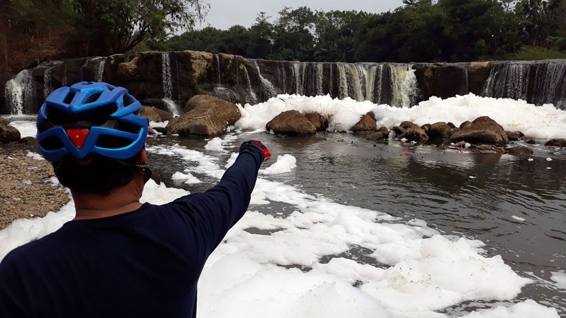 Wisata Curug Parigi Bekasi Tercemar Limbah, Air Berbusa dan Bau - Bagian 4