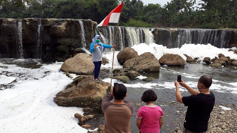 Wisata Curug Parigi Bekasi Tercemar Limbah, Air Berbusa dan Bau - Bagian 3