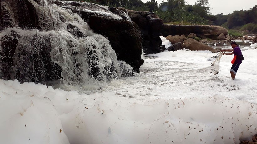 Wisata Curug Parigi Bekasi Tercemar Limbah, Air Berbusa dan Bau - Bagian 1