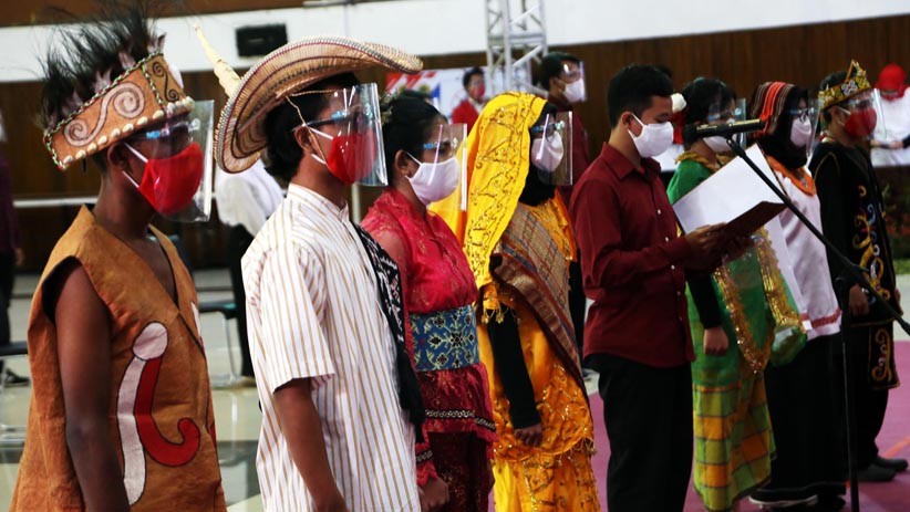 Ribuan Mahasiswa Baru Untag Surabaya Berikrar Anti-radikalisme - Bagian 2