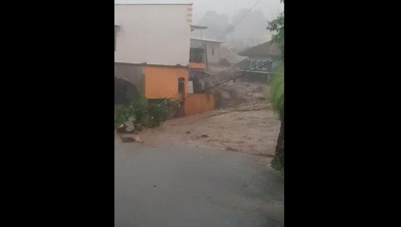 Banjir Bandang Terjang Kampung Cibuntu Cicurug Sukabumi, 2 Warga Terbawa Arus