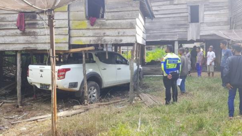 Sopir Mobil di Muba Tabrak Tukang Sayur dan Rumah Warga