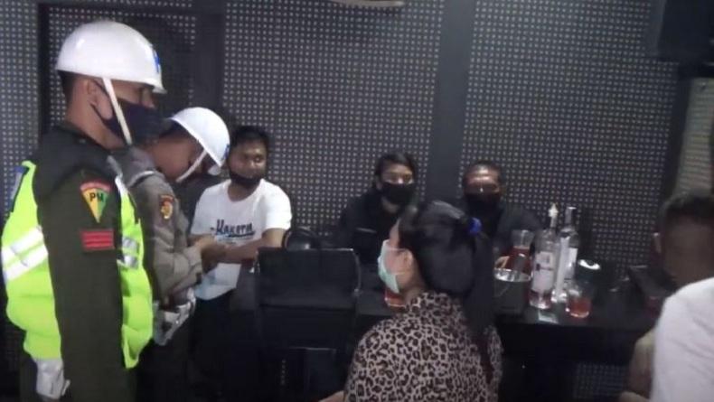Pengunjung Bar di Medan Ngamuk saat Tes Urine, Ternyata Hasilnya Positif Narkoba
